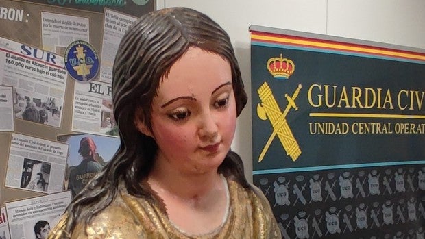 La Guardia Civil recupera la Virgen de la Inmaculada de Aznalcóllar, robada en la iglesia en 2016