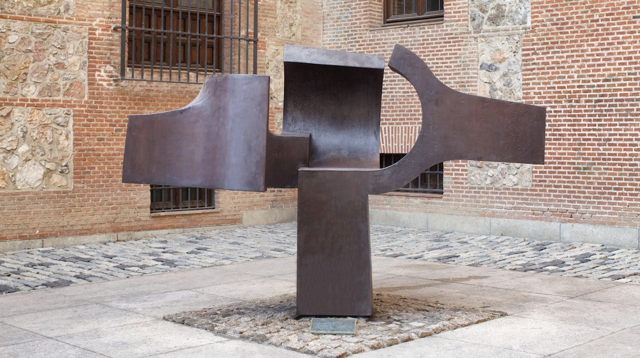 'Lugar de Encuentros II', de Eduardo Chillida, en la Plaza del Rey (Madrid)