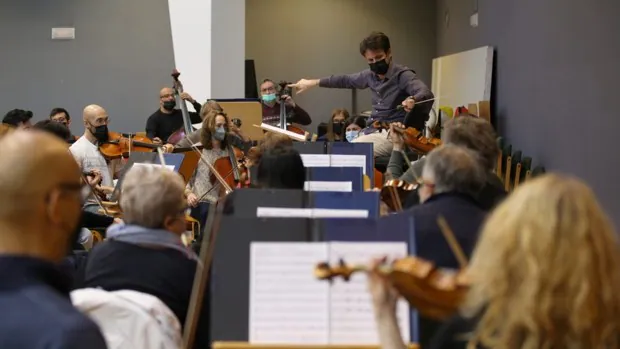 Manuel Busto: «La Sinfónica debe hacer el 'Miserere' porque es la orquesta de Sevilla»