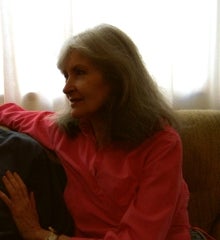 Oksana Linde, la pionera olvidada de la electrónica latinoamericana lanza su primer disco a los 74 años