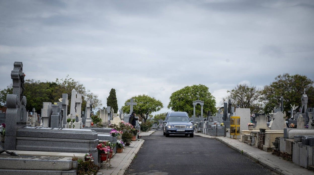 Un entierro en Madrid durante el confinamiento por el coronavirus