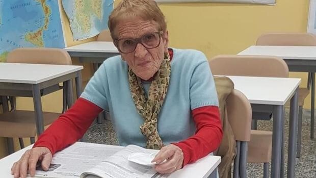 Annunziata Murgia, la italiana que ha vuelto al cole a los 90 años