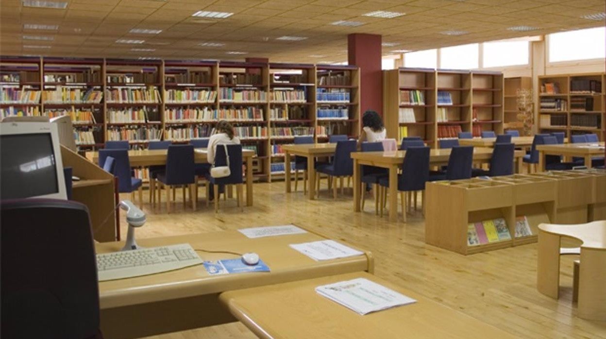 Interior de la Biblioteca Adolfo Suárez.