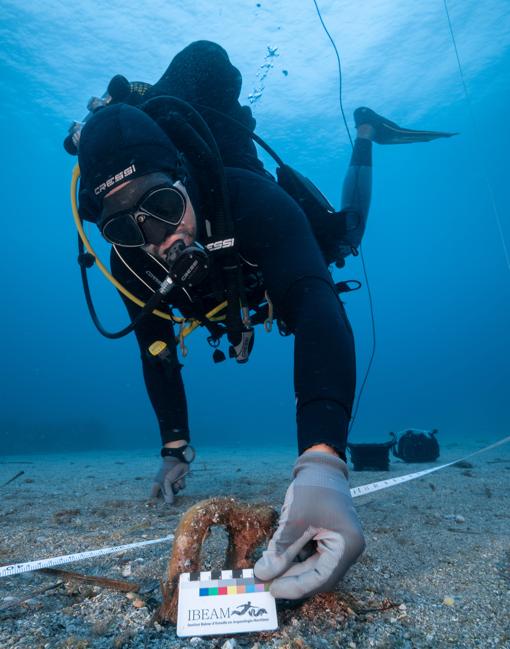Un miembro del equipo del Ibeam en el entorno de la Isla del Fraile