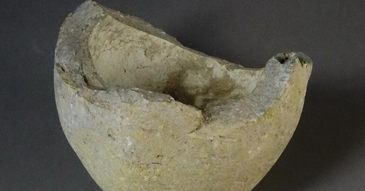 Un fragmento de la vasija esferocónica hallada en Jerusalén que contenía un material posiblemente explosivo