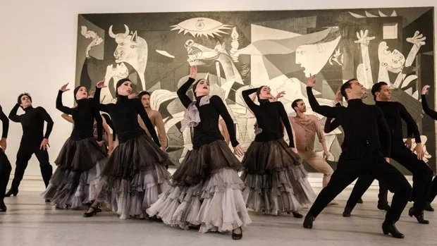 Las dos compañías nacionales de danza se unen para bailar ante el 'Guernica'