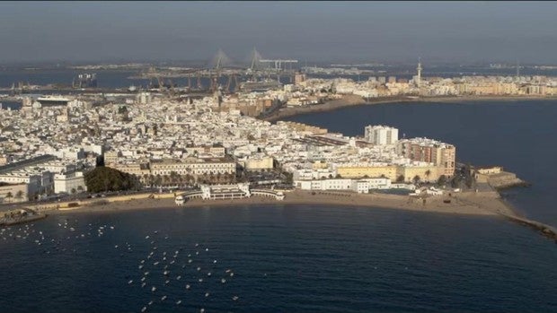 VÍDEO: 'La maniobra de la tortuga' lleva este viernes a Cádiz a la gran pantalla