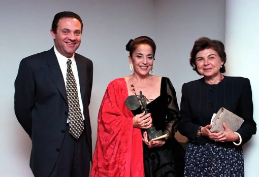 José Luis Castro, Teresa Berganza y Carmen Laffón, en una imagen de los 90