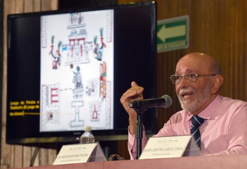 Matos Moctezuma, durante una conferencia