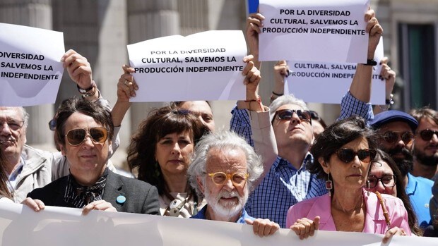 La abstención del PP salva la ley audiovisual del PSOE con todo el cine español en contra
