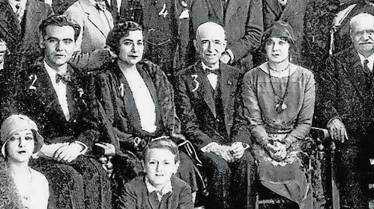 García Lorca (2), Margarita Xirgu (1) y Manuel de Falla (3). La aportación lorquiana al flamenco es inmensurable. La Niña de los Peines creó un palo con su nombre