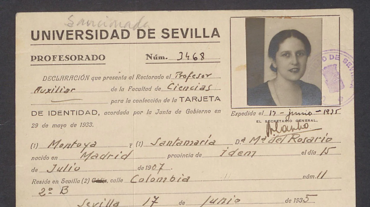 Carnet de María del Rosario Montoya Santamaría, primera docente de la Hispalense