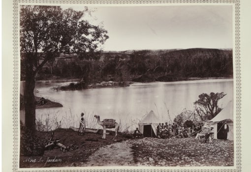 'Expedicionarios acampados a orillas del río Jordán', de Bonfils, oba de 1891 (RB)