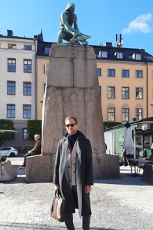 Natt och Dag, junto a la estatua de Engelbrekt Engelbrektsson