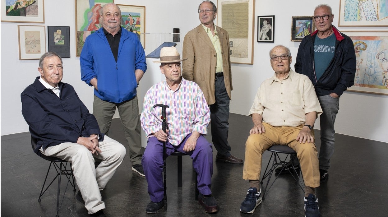 De pie, de izquierda a derecha, Alfonso Albacete, Ignacio Gómez de Liaño y Santiago Serrano. Sentados, Juan Navarro Baldeweg, Carlos Franco y Luis Gordillo