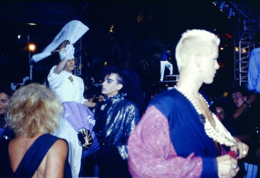 Éxito, traición y caída: la historia de Locomía, el grupo que puso a Freddie Mercury a sus pies