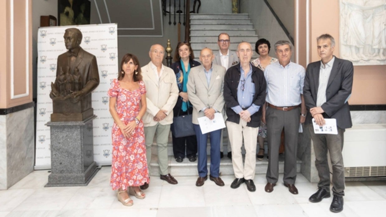 Miembros del jurado del premio este viernes en la sede del Ateneo de Sevilla