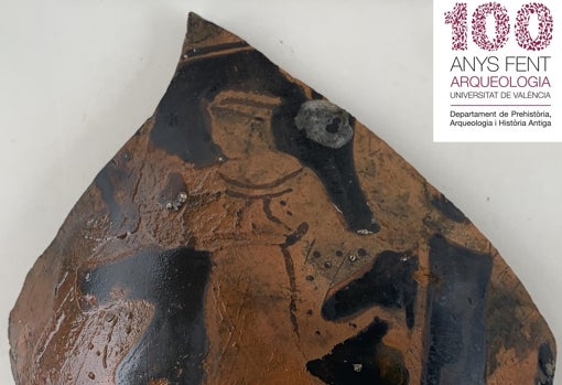 Cerámica griega con una ninfa