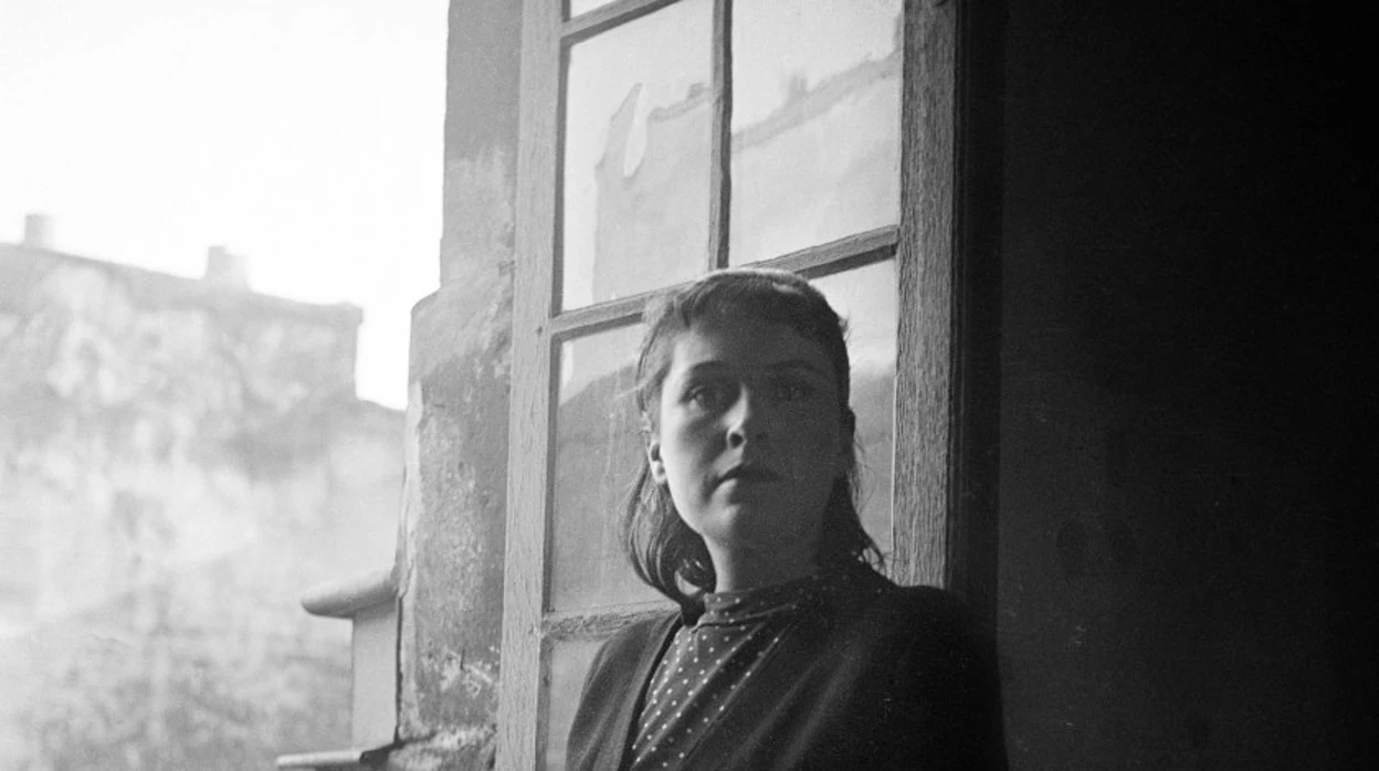 Dora Maar. 'Autorretrato en una ventana', c. 1935. Detalle