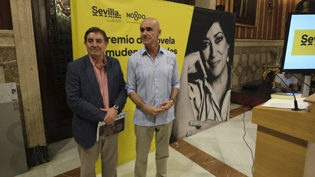 El Ayuntamiento crea un premio literario para poder vincular a Almudena Grandes con  Sevilla