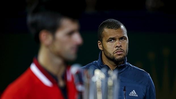 Tsonga, abatido tras perder contra Djokovic en Shanghái