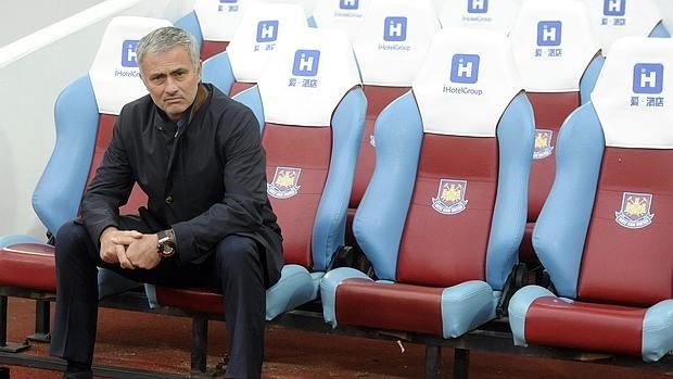 José Mourinho, en el banquillo del West Ham