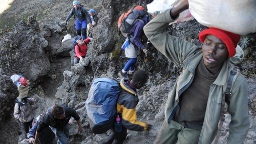 Porteadores en Barranco Wall