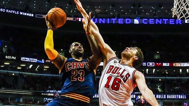 Gasol tapona el último tiro de Lebron James