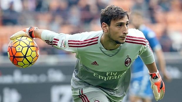 Donnarumma, de 16 años, ha irrumpido con fuerza en la portería del Milán