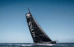 Alex Thomson y Guillermo Altadill rescatados por el Helimer 401