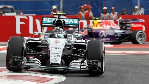 Rosberg a los mandos de su bólido en México