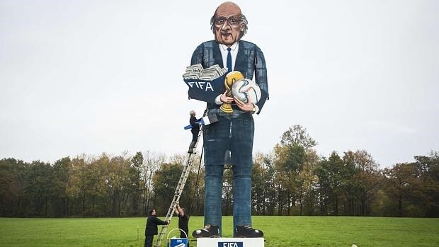 Joseph Blatter, a la hoguera
