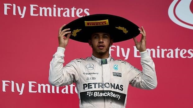 Hamilton molesta a los seguidores de Michael Schumacher