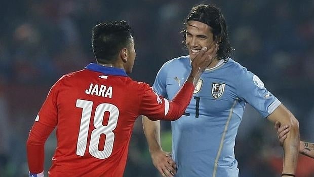 Jara y Cavani, durante su incidente en la Copa América 2015