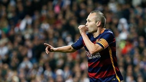 Iniesta celebra su gol