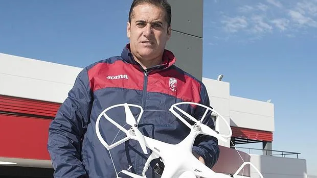 Sandoval, con el dron, en la Ciudad Deportiva del Granada