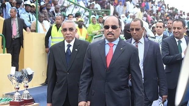 Mohamed Ould Abdel Aziz, en el centro, durante el partido