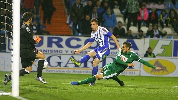 El Éibar naufraga ante la Ponferradina