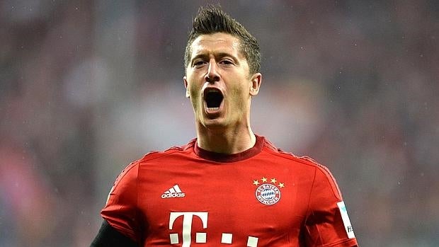 Lewandowski celebra un gol con el Bayern