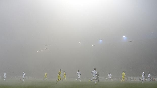 La niebla dificultó el partido entre el Viktoria y el Villarreal