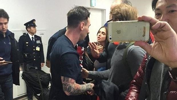 Leo Messi se enfrenta a los hinchas de River