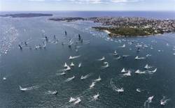 La Sidney-Hobart ya navega hacia Tasmania