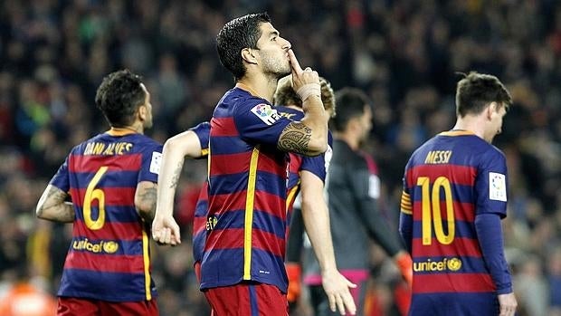 El árbitro y el Barça se llevan al Betis por delante