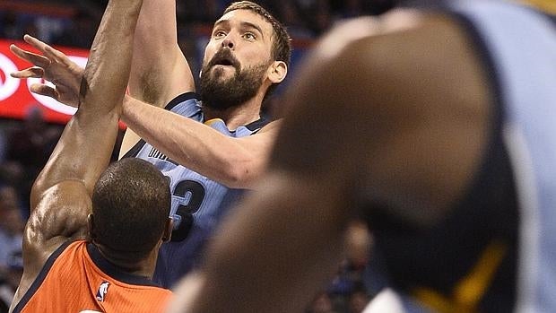 Ibaka puede con Marc Gasol