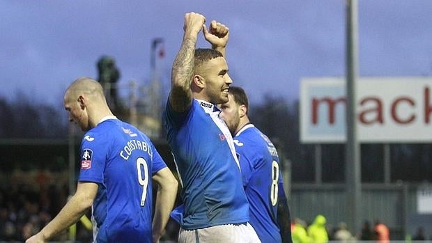 Los jugadores del Eastleigh celebran el gol de su equipo