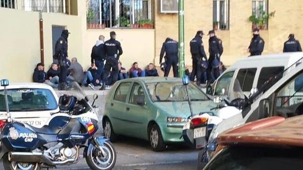 Pelea en Rochelambert entre ultras del Sevilla FC y del Málaga, con varios heridos