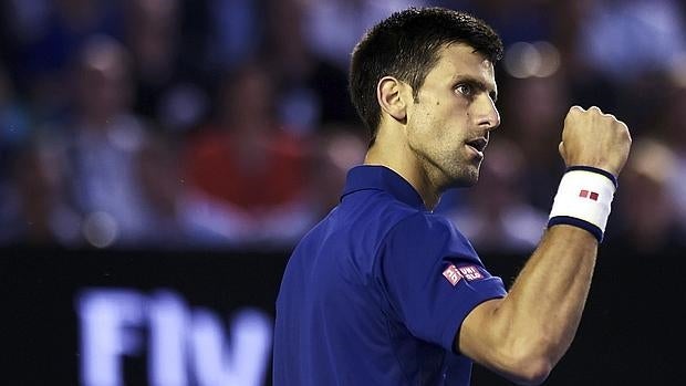 Djokovic abruma a Federer