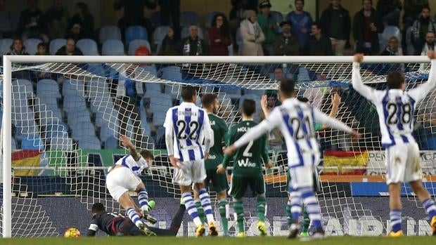 Íñigo Martínez marca el 2-0