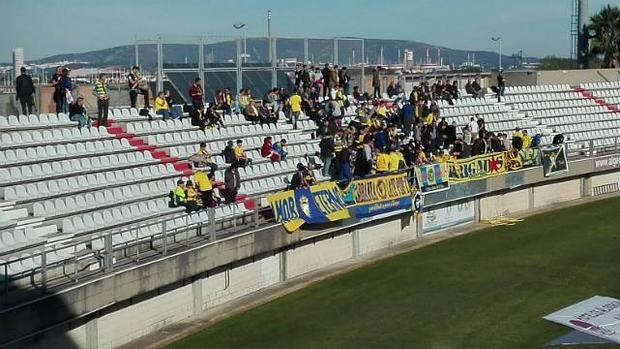 Recibimiento hostil a los aficionados del Cádiz CF en su llegada a Algeciras
