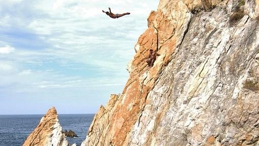 Clavadista en la Quebrada de Acapulco